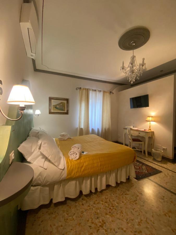 מונטווארקי Palazzo Mari Suite & Rooms B&B מראה חיצוני תמונה