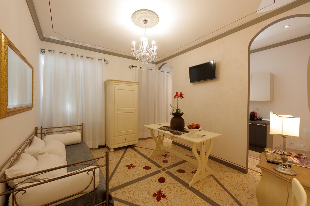 מונטווארקי Palazzo Mari Suite & Rooms B&B מראה חיצוני תמונה