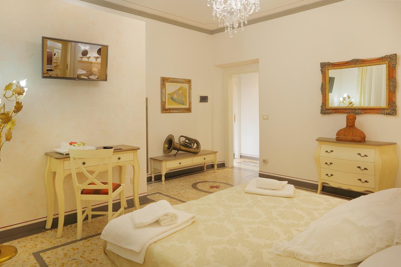 מונטווארקי Palazzo Mari Suite & Rooms B&B מראה חיצוני תמונה